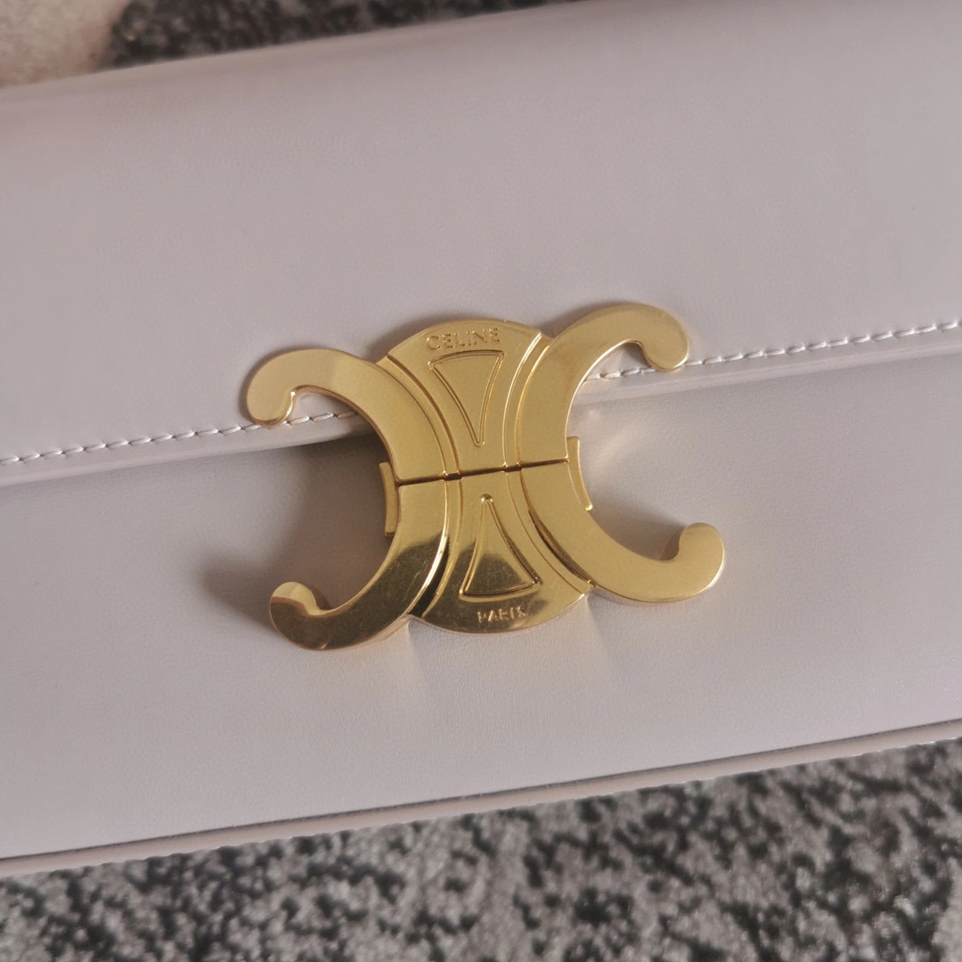 194143 Triomphe item:B-B078B1302