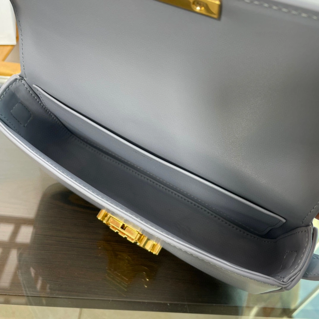194143BF4-07AU Triomphe Shoulder Bag 2021s item:B-B000B1420