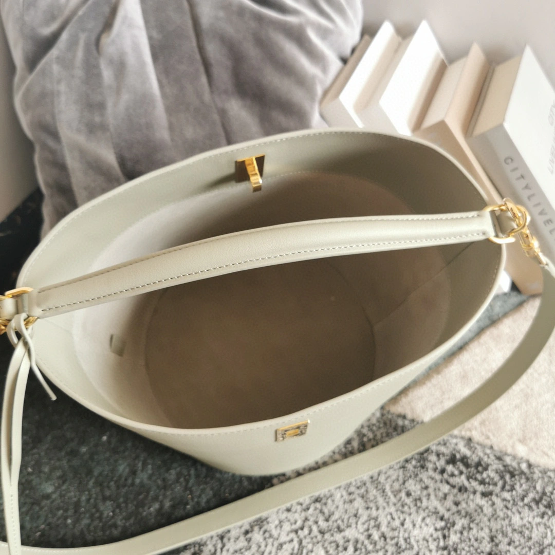 195573 BUCKET 16 Calf leather item:B-B115B1236