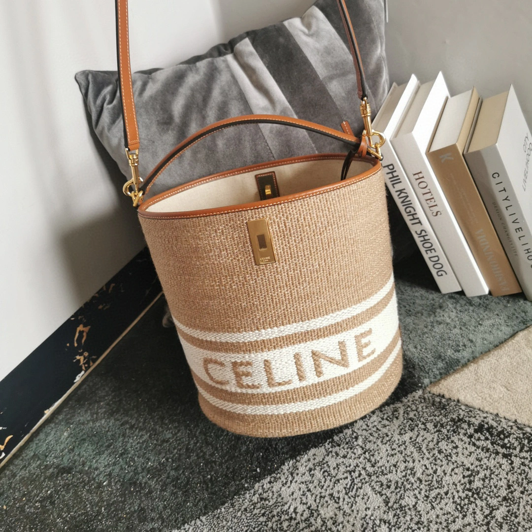 195573 BUCKET 16 Sheepskin item:B-B106B1244