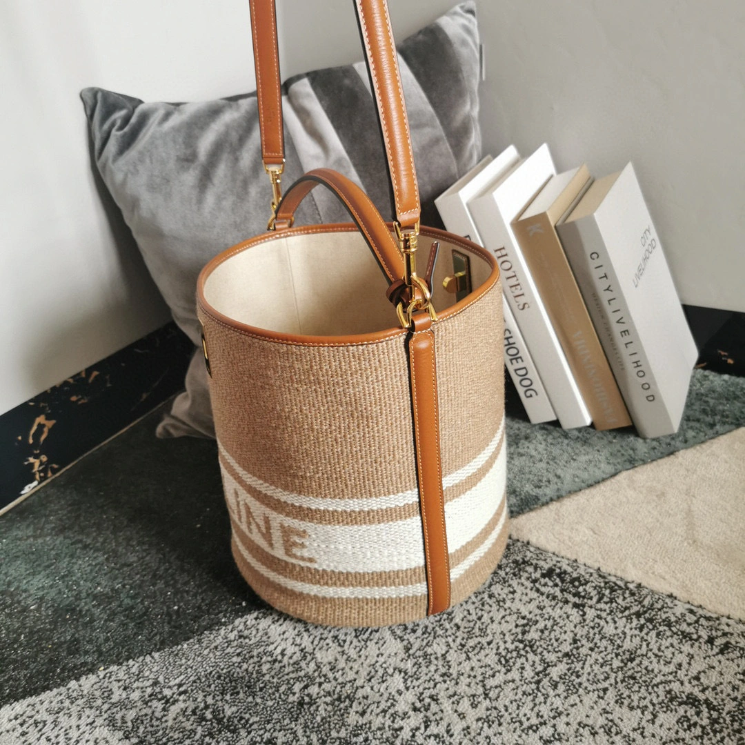 195573 BUCKET 16 Sheepskin item:B-B106B1244