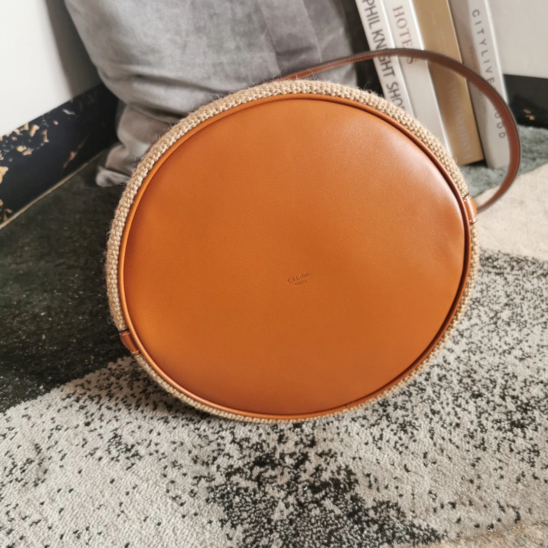 195573 BUCKET 16 Sheepskin item:B-B106B1244