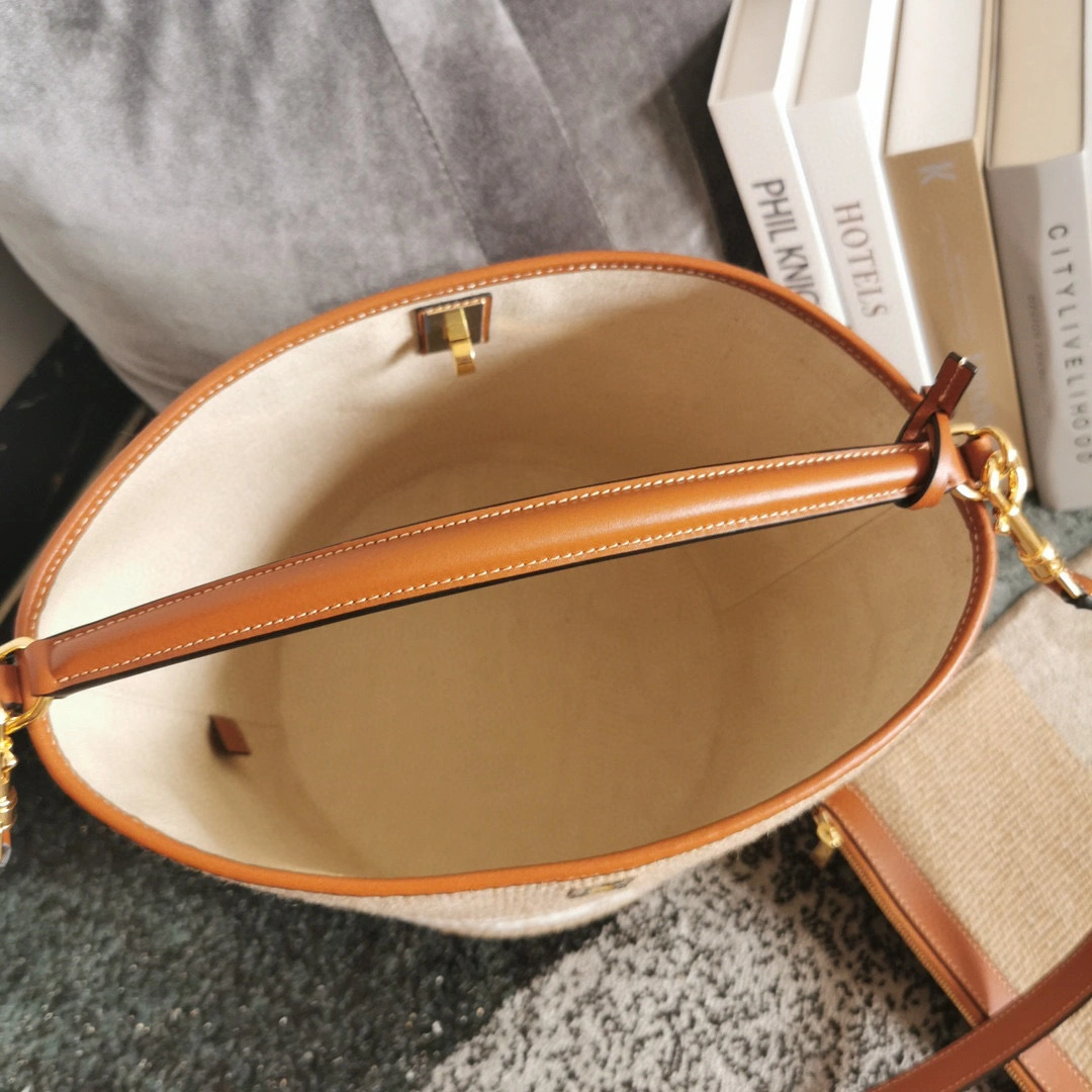 195573 BUCKET 16 Sheepskin item:B-B106B1244