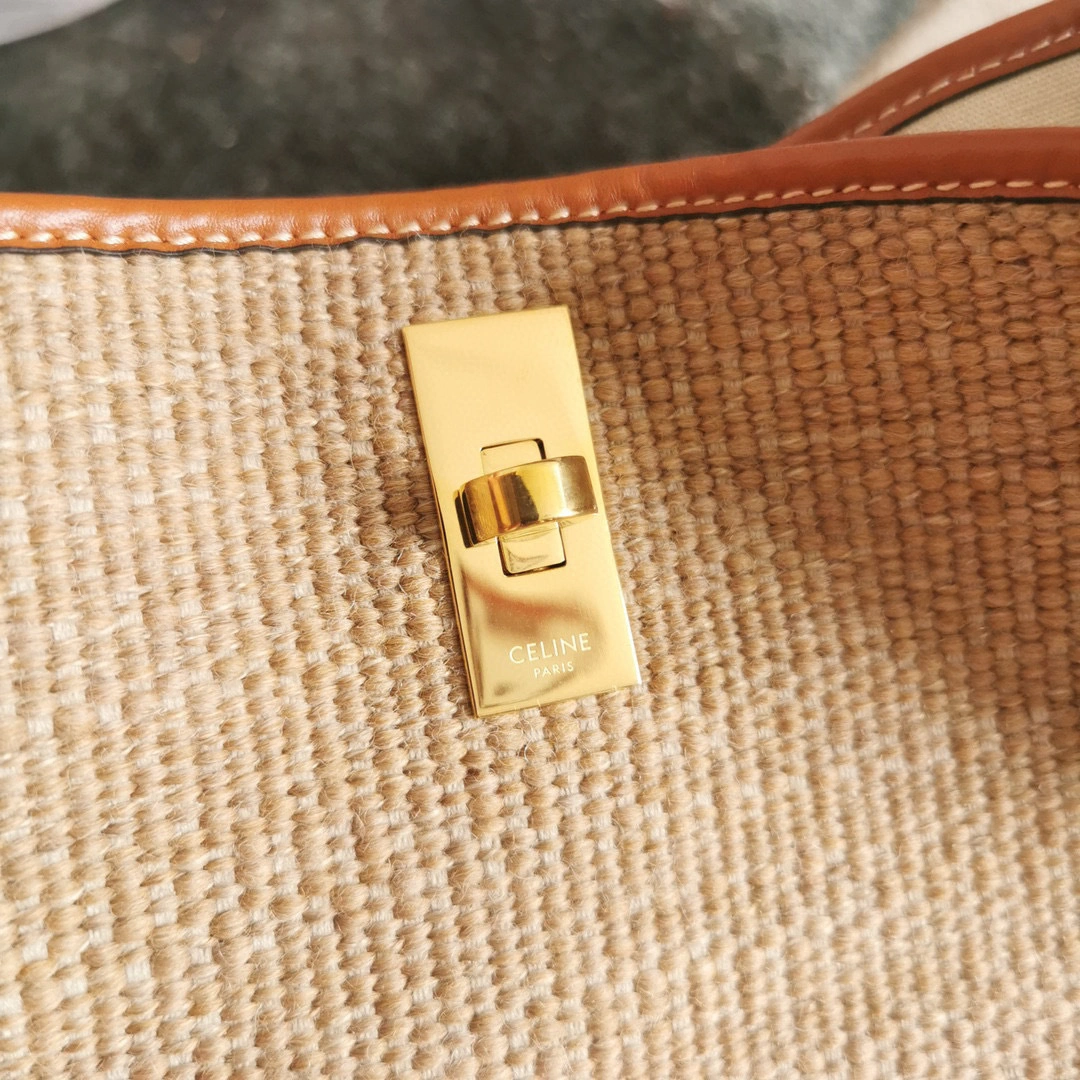 195573 BUCKET 16 Sheepskin item:B-B106B1244