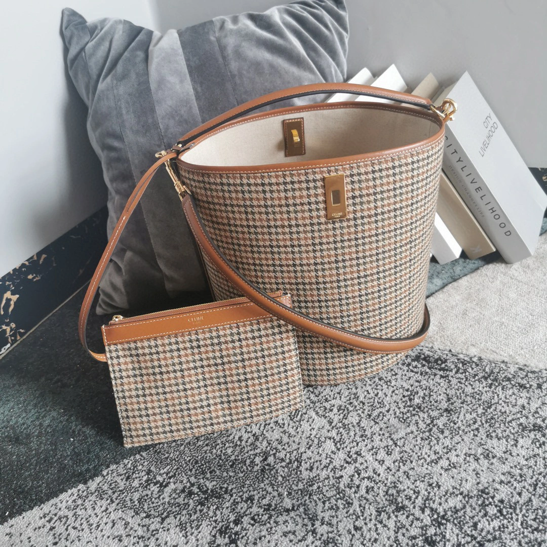 195573 BUCKET 16 item:B-B092B1215