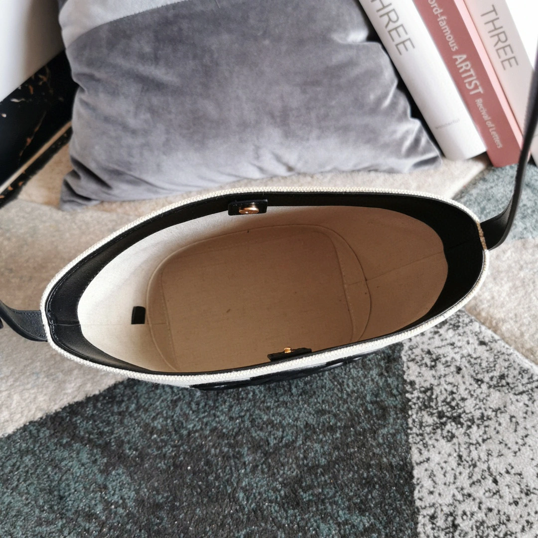 &198242 2022 CUIR cowhide item:B-B075B1309