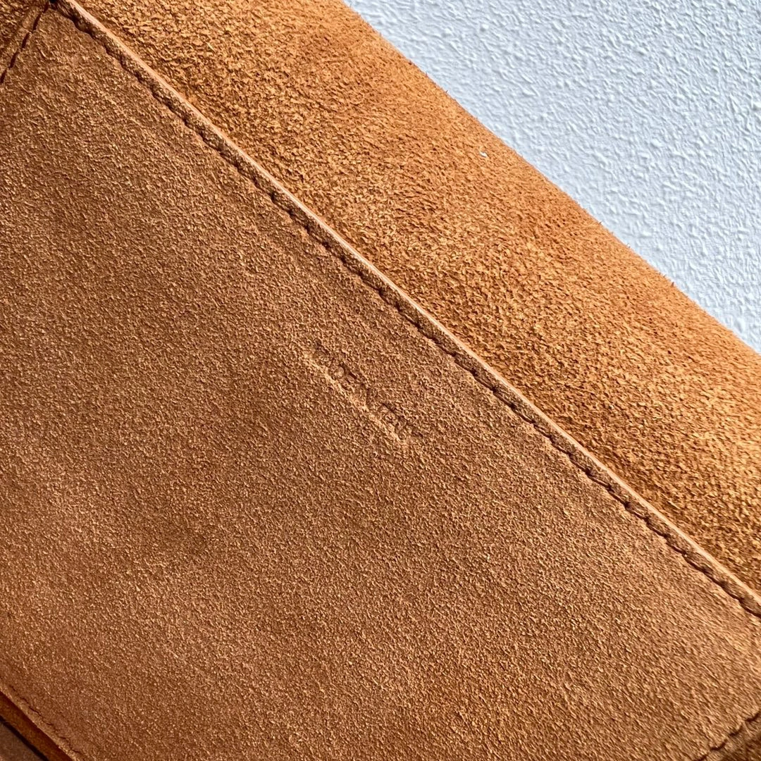 199292 2022 FOLCO CUIR item:B-B000B1414