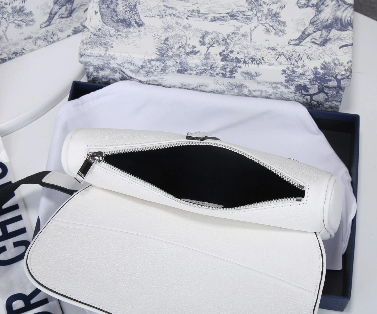 1ADPO Calfskin saddle item : BT-B225C1902