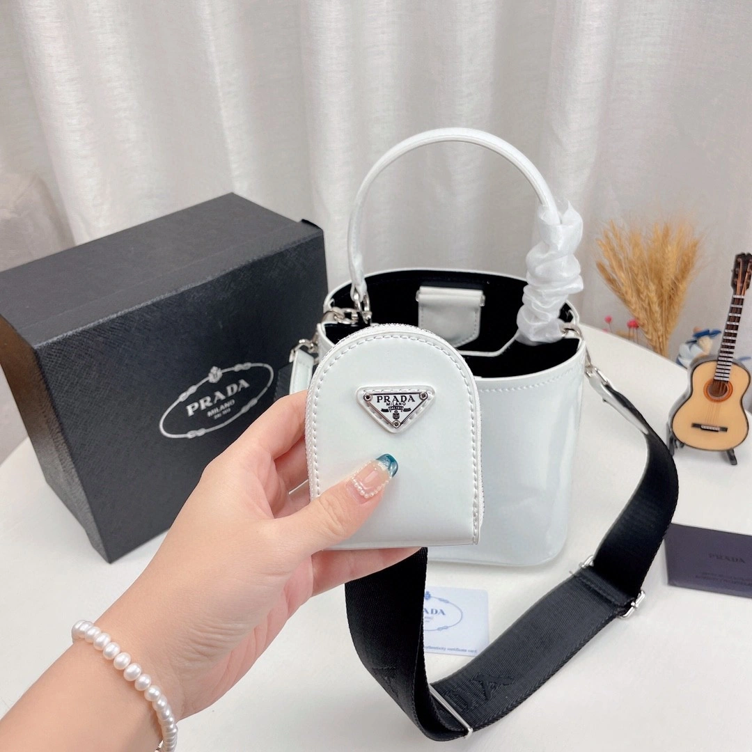 1BA319 Saffiano item : BT-B017C0424