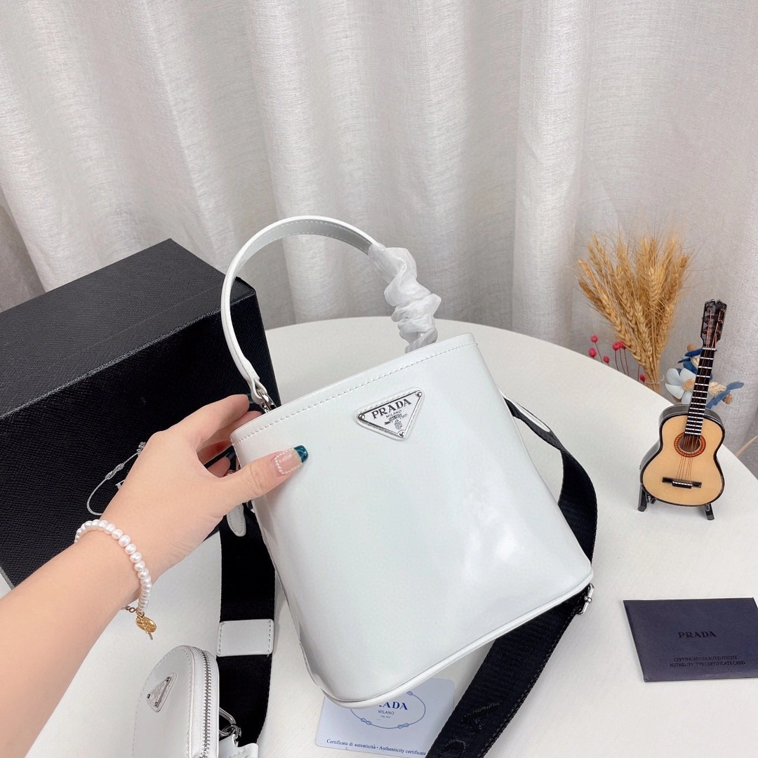 1BA319 Saffiano item : BT-B017C0424