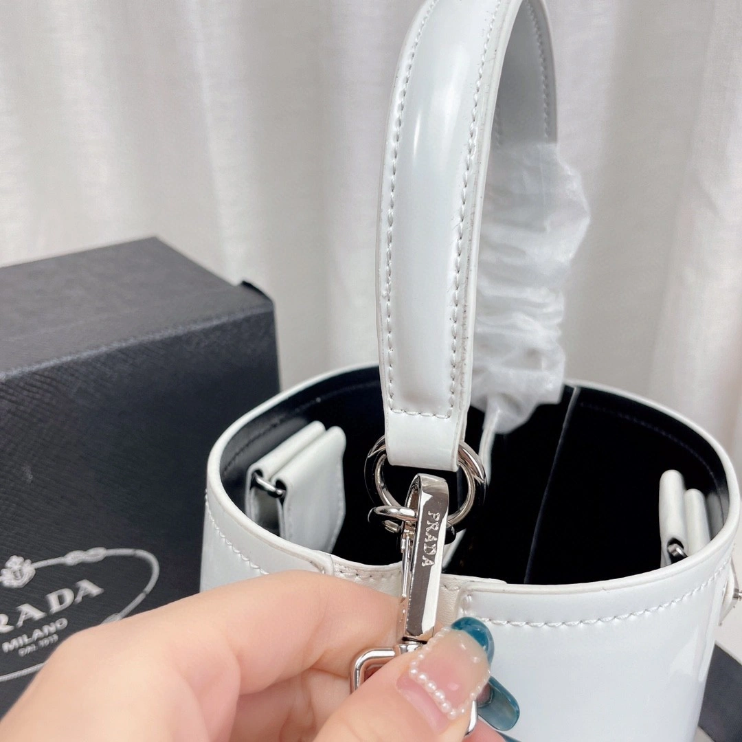 1BA319 Saffiano item : BT-B017C0424