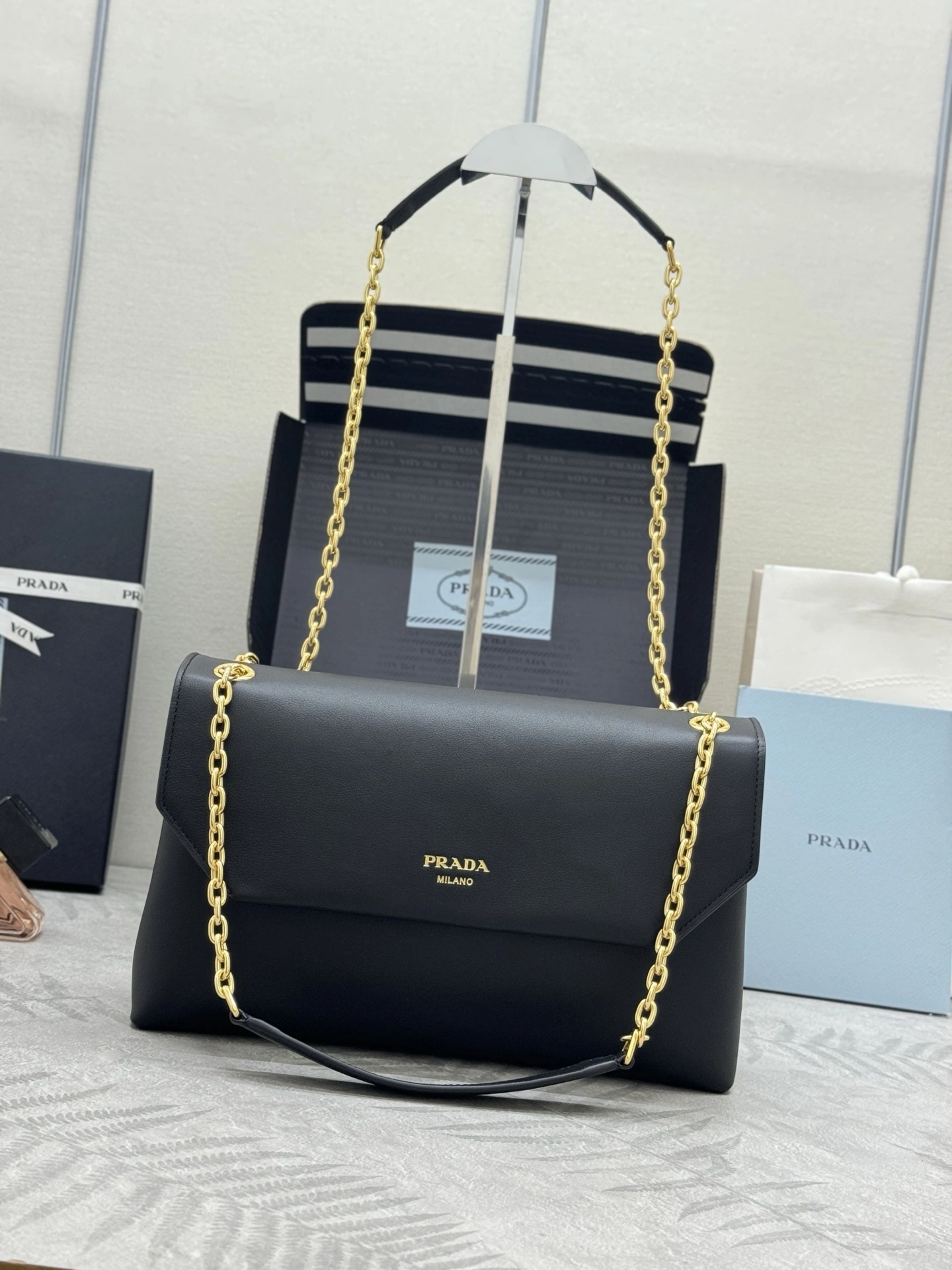 MOMO-- Pr141 1BA463-1BD371_2CYS_F0002 high quality version Calfskin sheepskin item:E-B000K0626