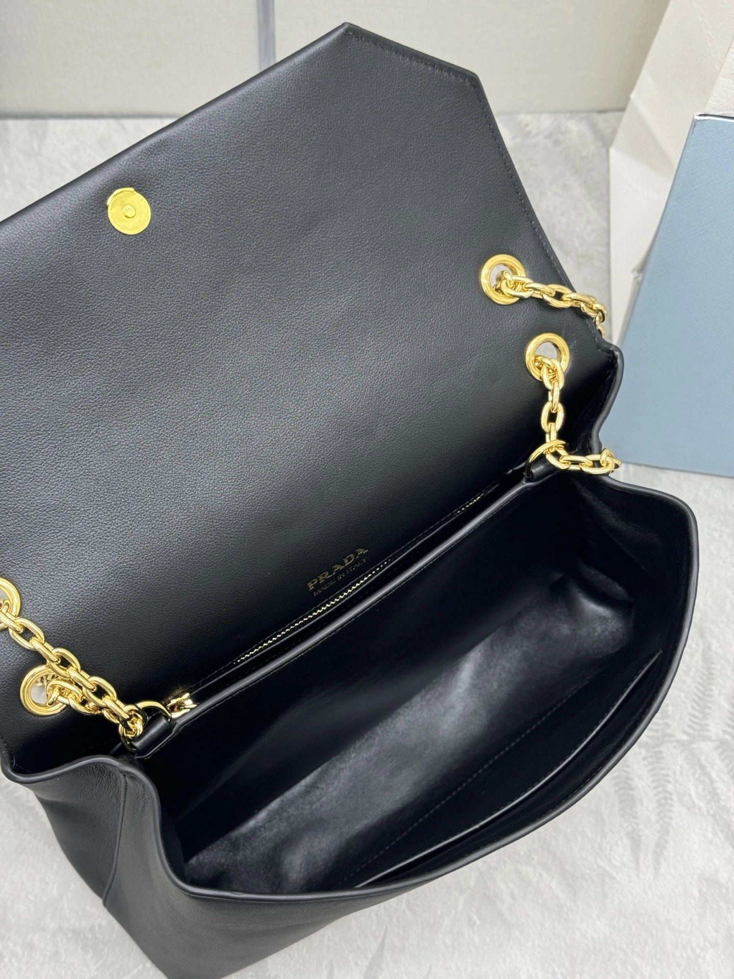 MOMO-- Pr141 1BA463-1BD371_2CYS_F0002 high quality version Calfskin sheepskin item:E-B000K0626