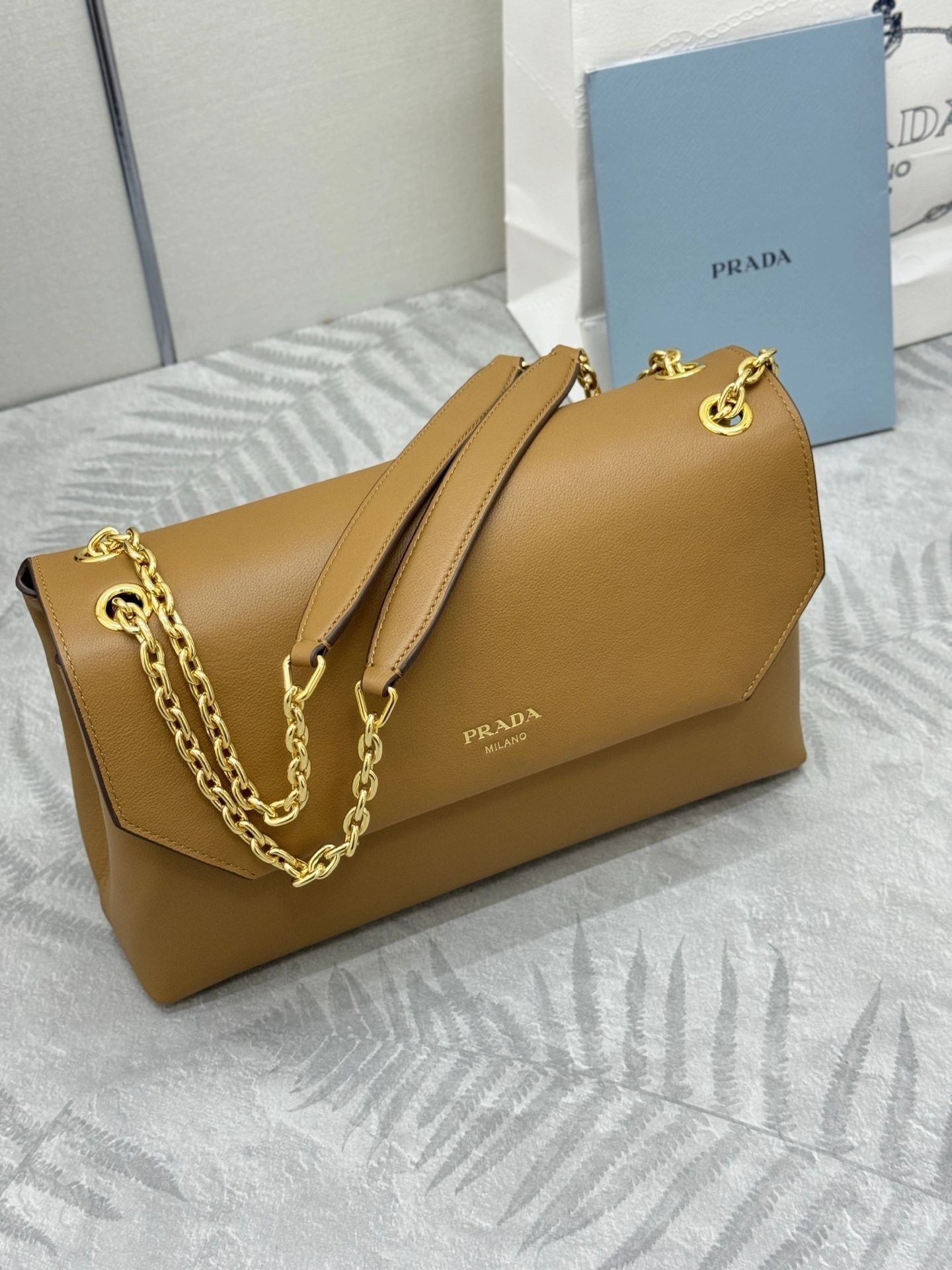 MOMO--Pr141 1BA463-1BD371_2CYS_F03BH high quality version Calfskin sheepskin item:E-B000K0629