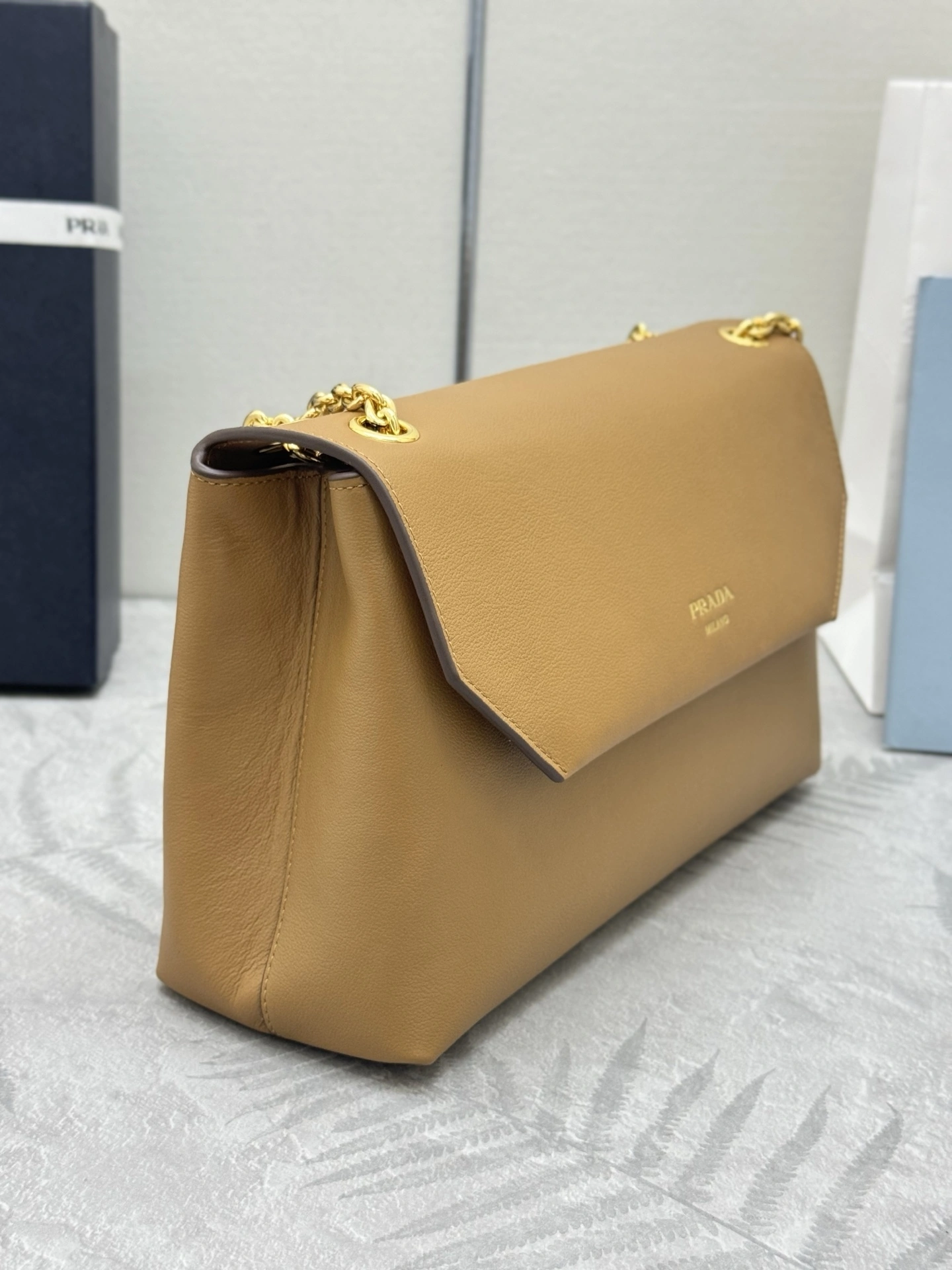 MOMO--Pr141 1BA463-1BD371_2CYS_F03BH high quality version Calfskin sheepskin item:E-B000K0629