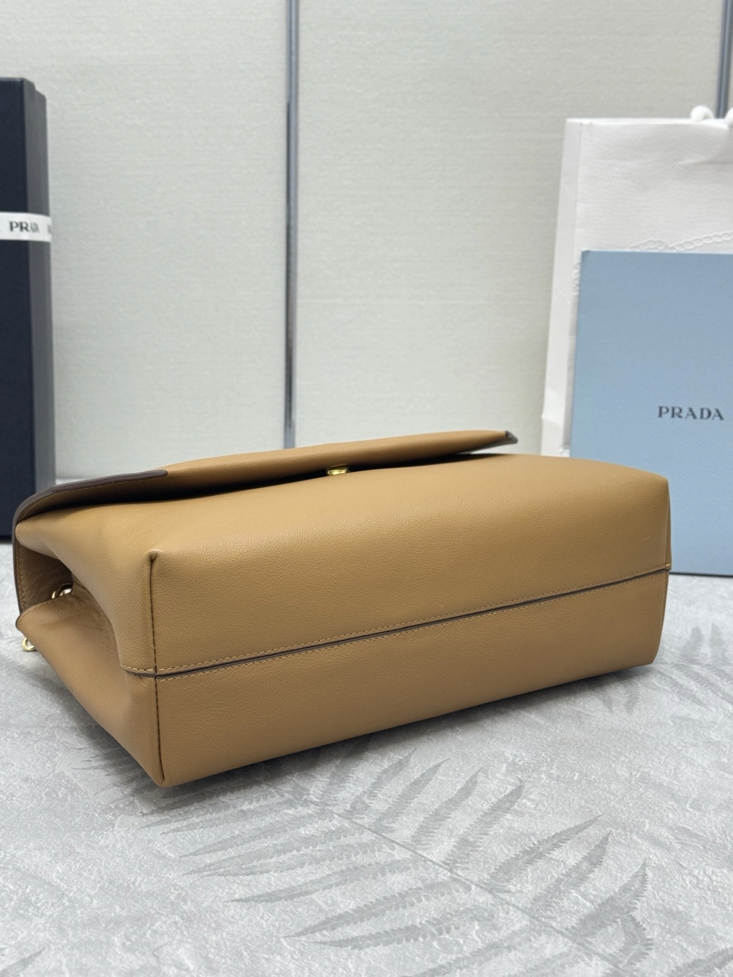 MOMO--Pr141 1BA463-1BD371_2CYS_F03BH high quality version Calfskin sheepskin item:E-B000K0629
