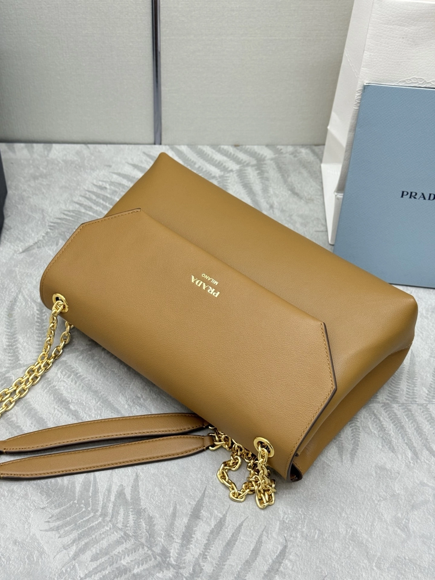 MOMO--Pr141 1BA463-1BD371_2CYS_F03BH high quality version Calfskin sheepskin item:E-B000K0629