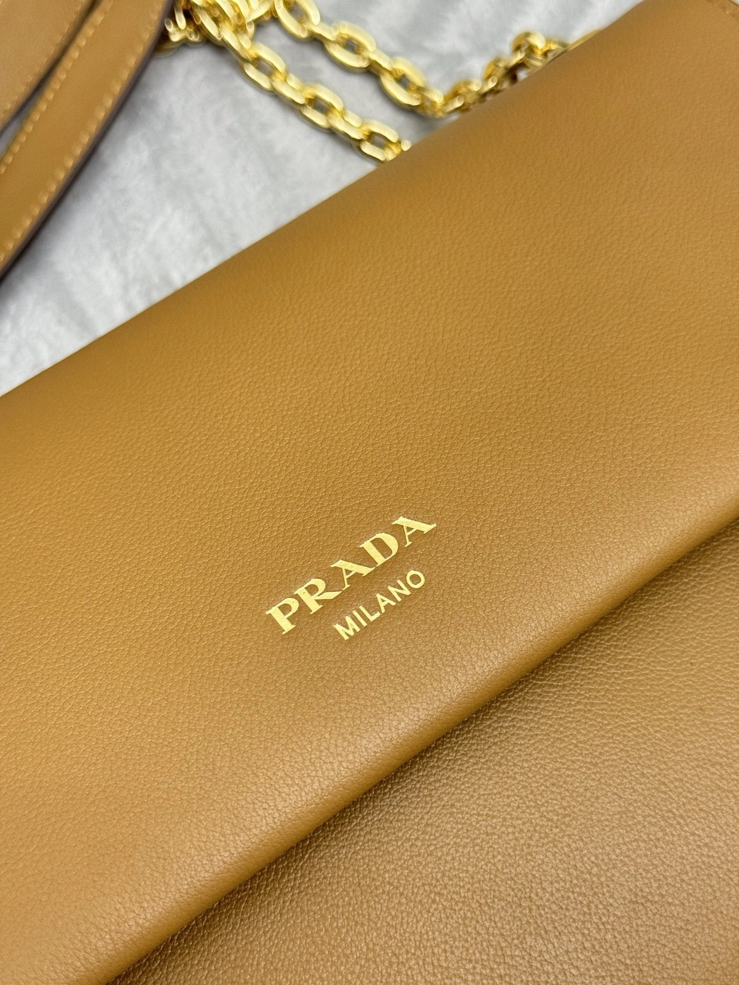MOMO--Pr141 1BA463-1BD371_2CYS_F03BH high quality version Calfskin sheepskin item:E-B000K0629