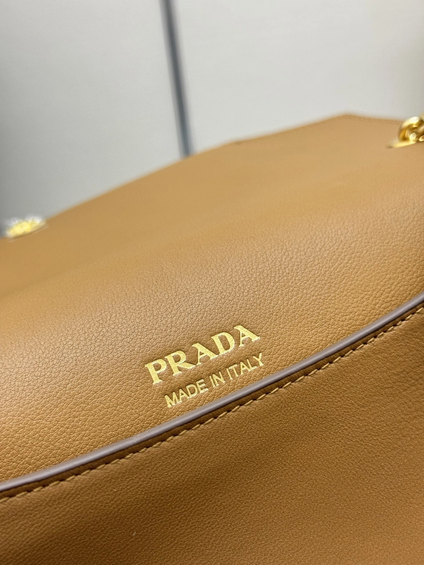MOMO--Pr141 1BA463-1BD371_2CYS_F03BH high quality version Calfskin sheepskin item:E-B000K0629