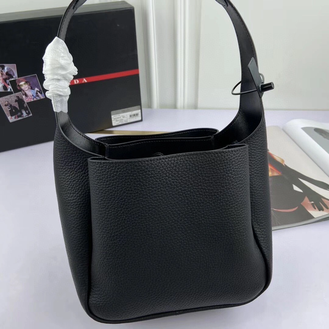 1BC127 Calfskin item : BT-B225C1910