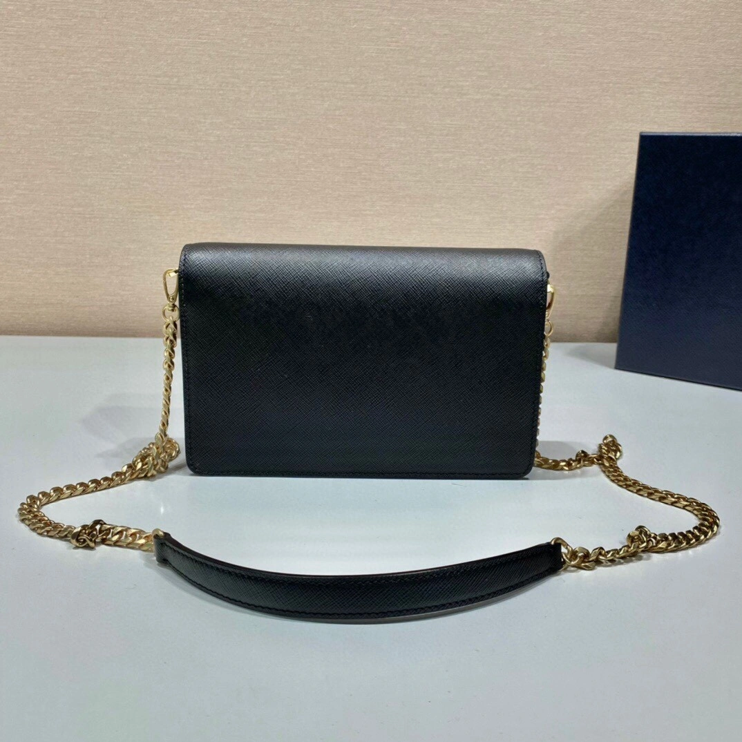 1BD318 Saffiano Lambskin item : BT-B000B2762