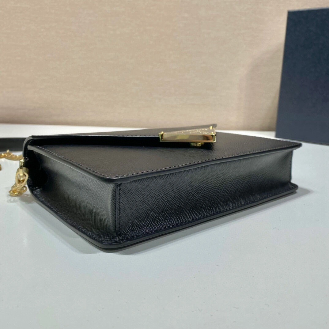 1BD318 Saffiano Lambskin item : BT-B000B2762