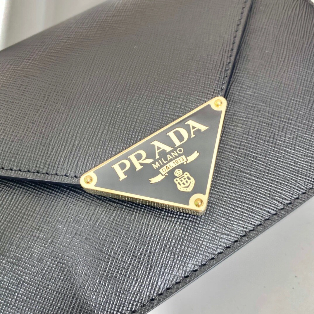 1BD318 Saffiano Lambskin item : BT-B000B2762