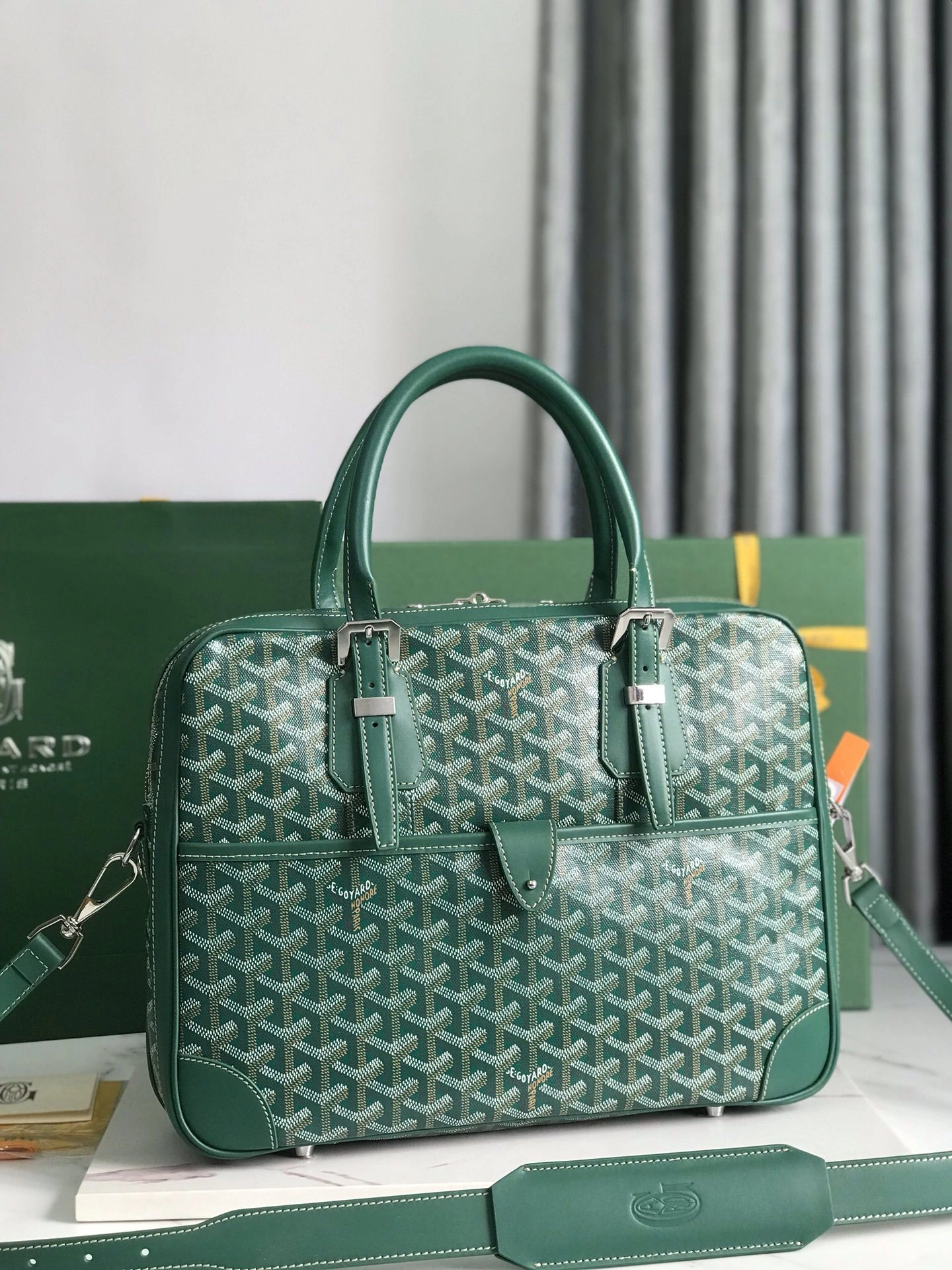 MOMO-- 6oy1r4 AMBASSPMLTY-09CL09P high quality version Ambassad messagebag item:F-B664A2352