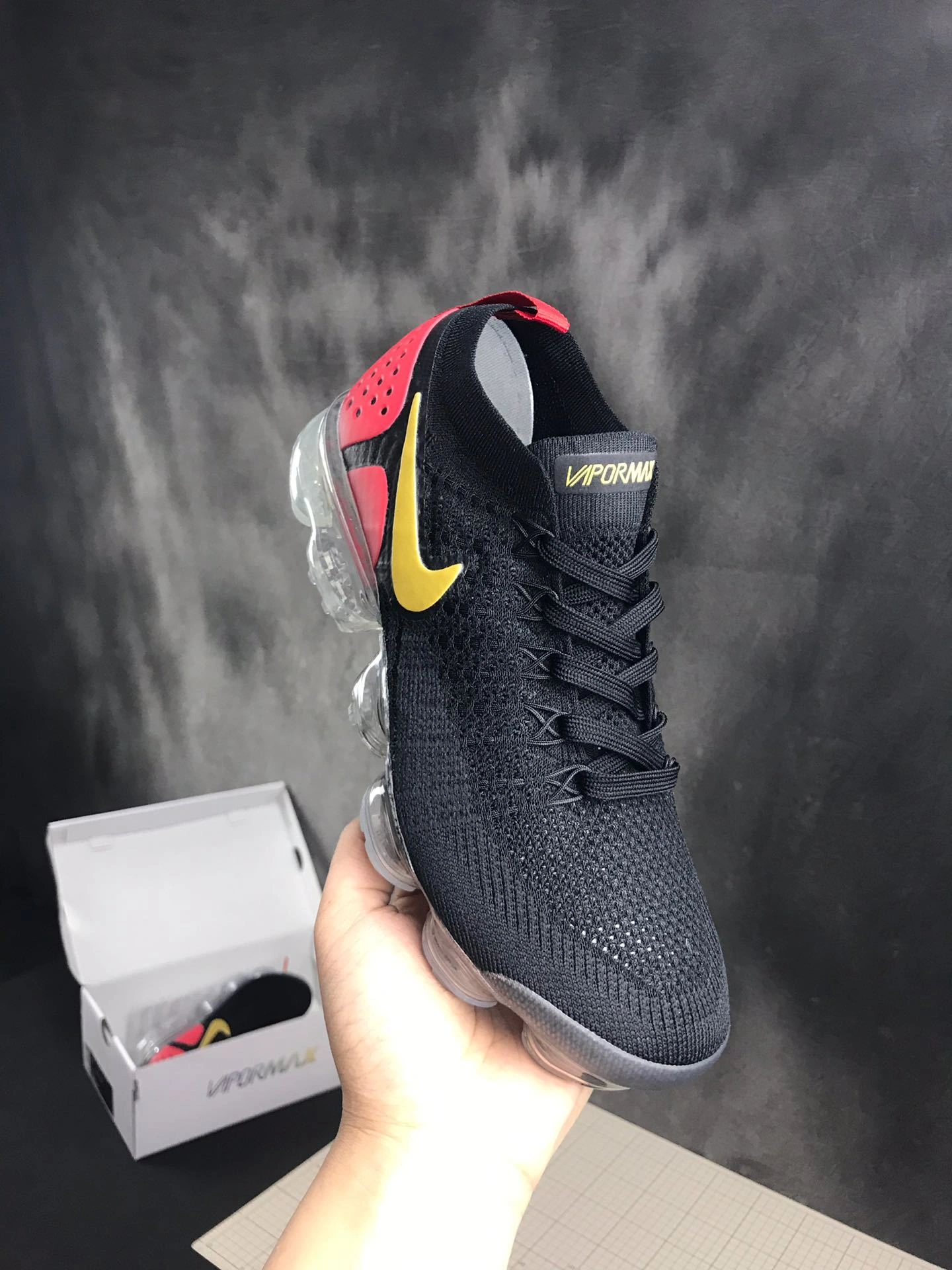 2018 942842 005 item:C-X000D0478