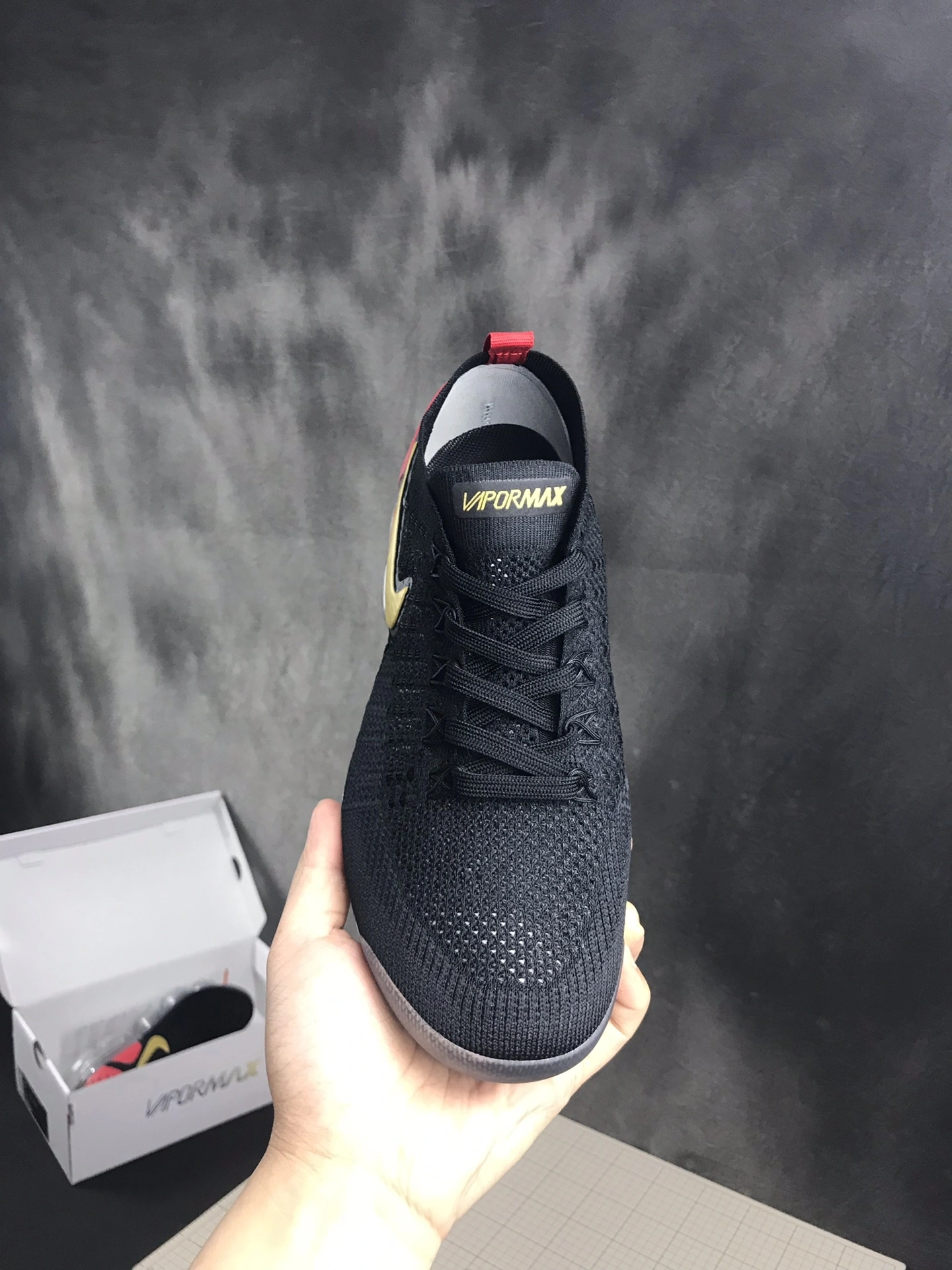 2018 942842 005 item:C-X000D0478