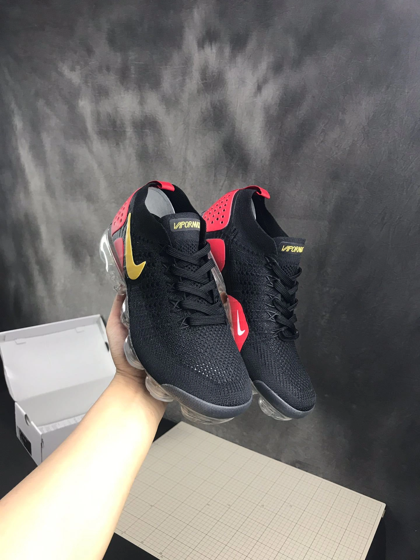 2018 942842 005 item:C-X000D0478