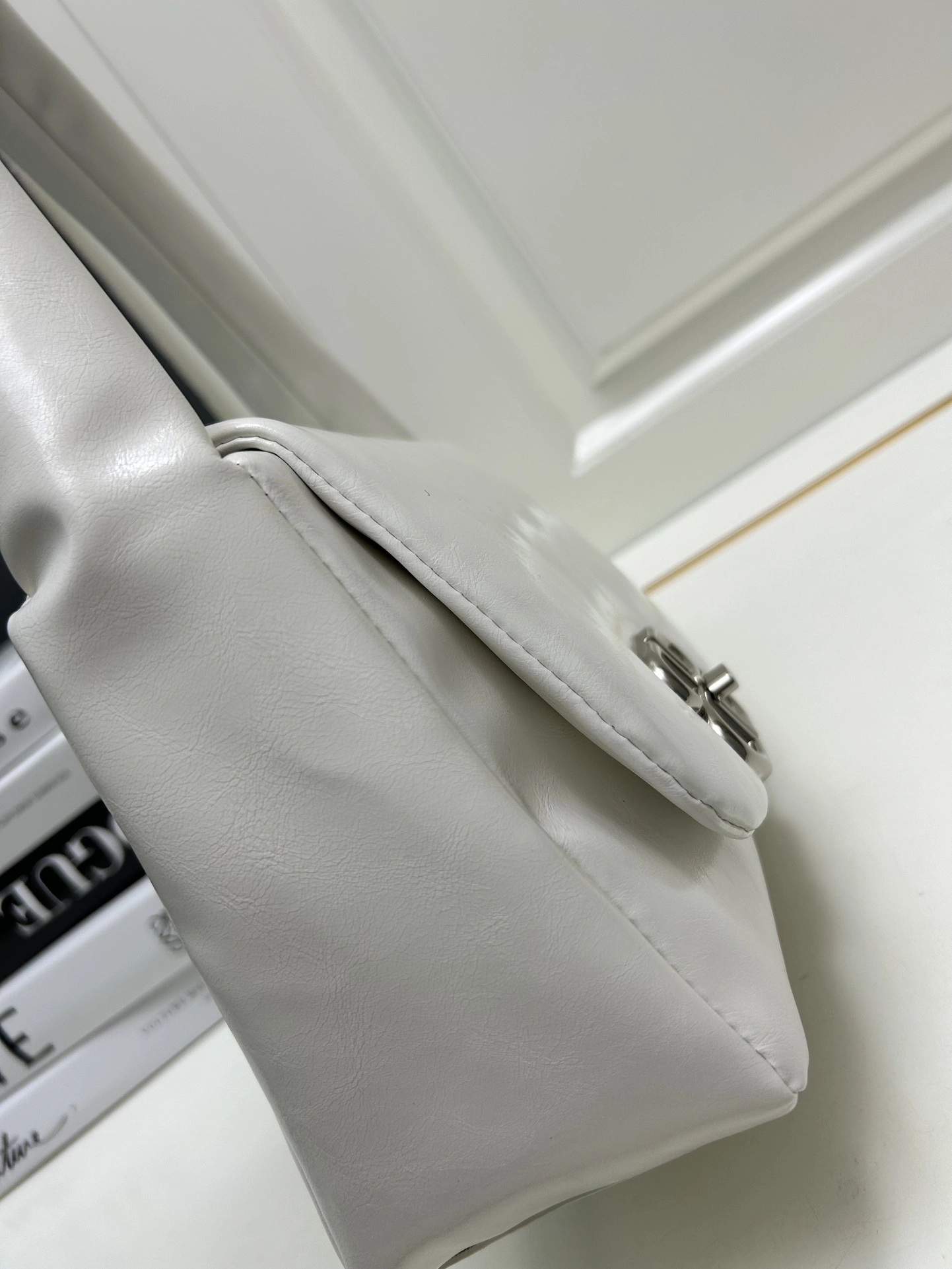 218593i161 7878962AA3Z9001 Calfskin item:DT-B225I2508
