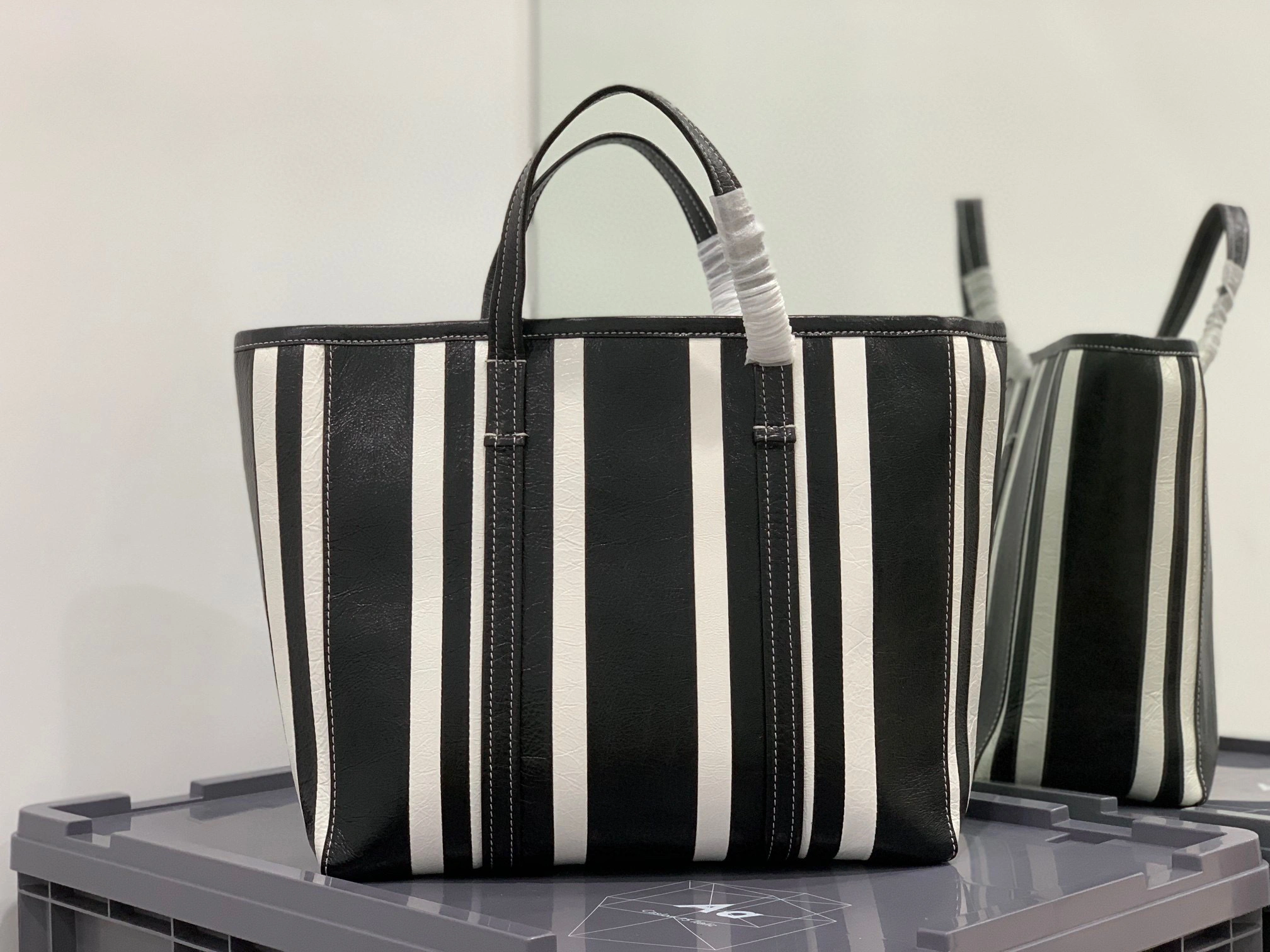21SS tote 528147 item:B-B063A2419
