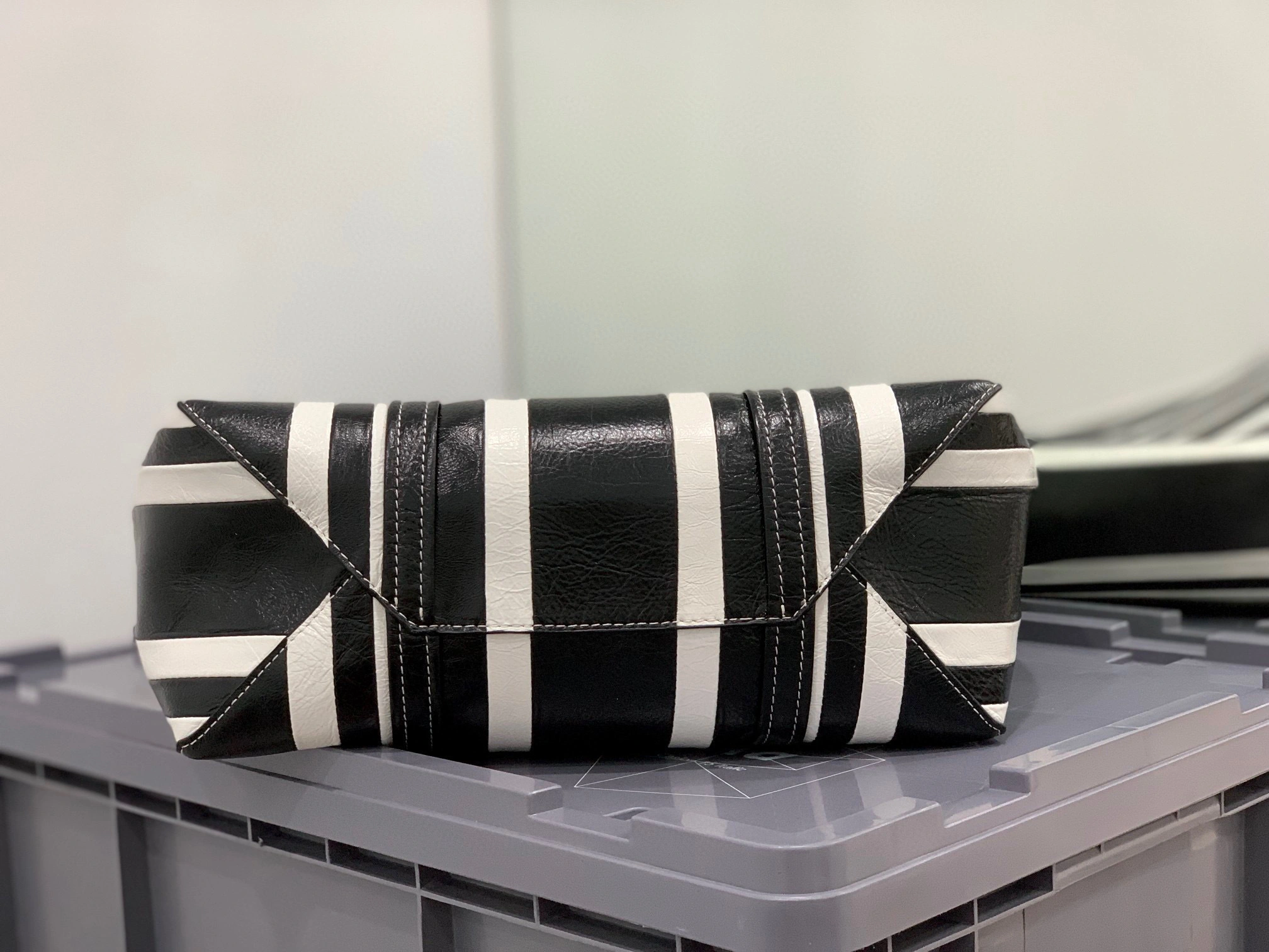 21SS tote 528147 item:B-B063A2419
