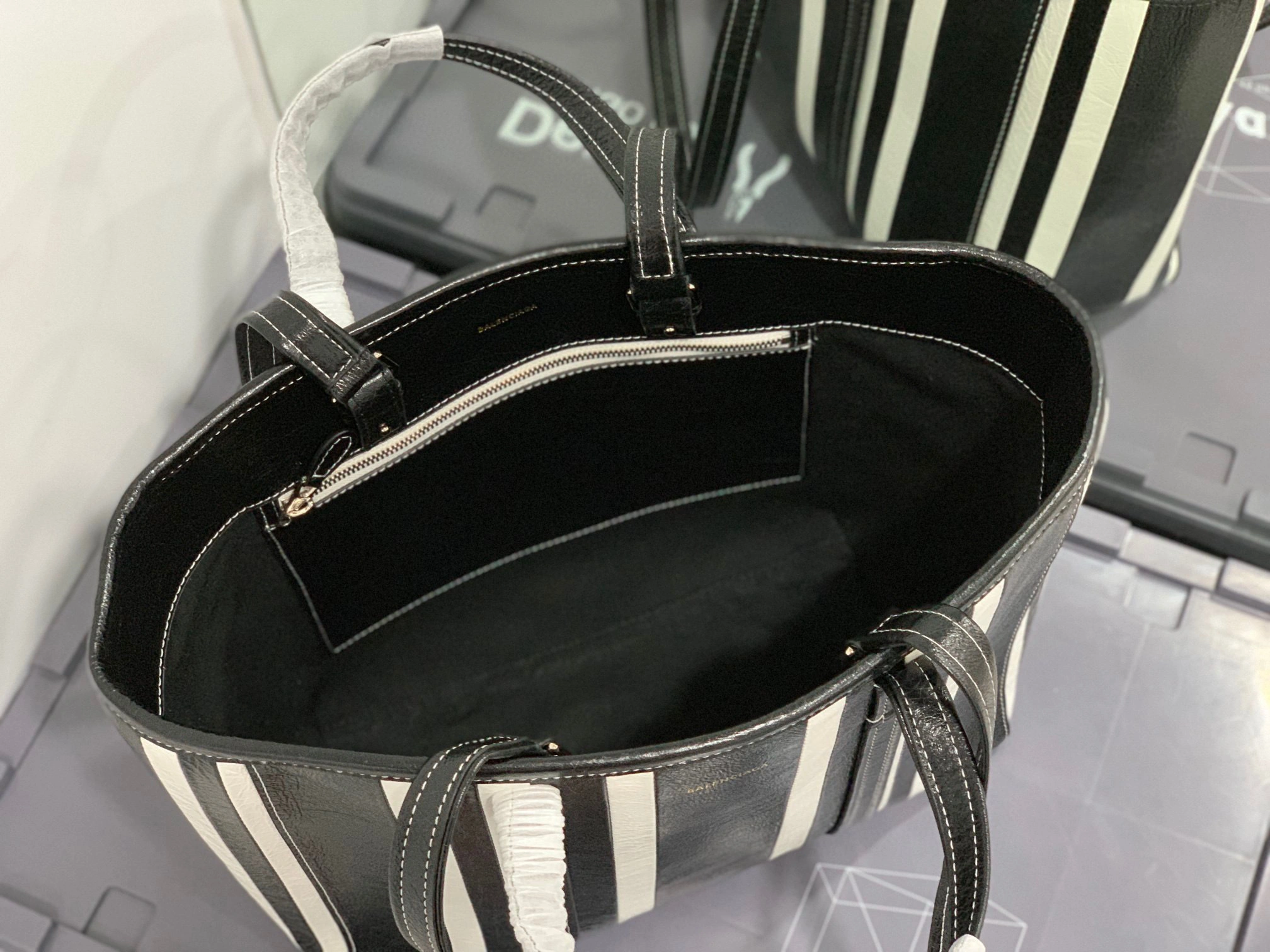 21SS tote 528147 item:B-B063A2419