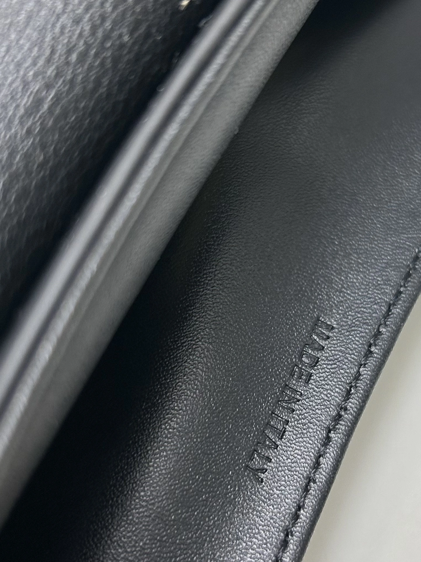 358i95 115633FDU-38NO cowhide item:DT-B225E2022