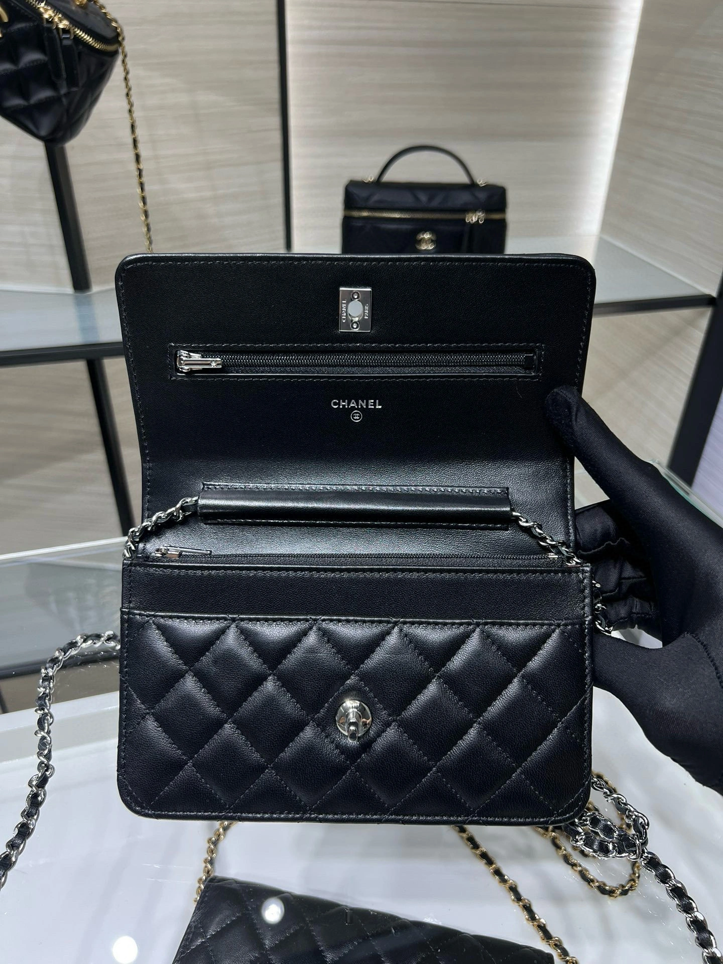 MOMO-- 3h1958 AP0250-Y01480-C3906 high quality version Ohanel sheepskin item:E-B000J1901