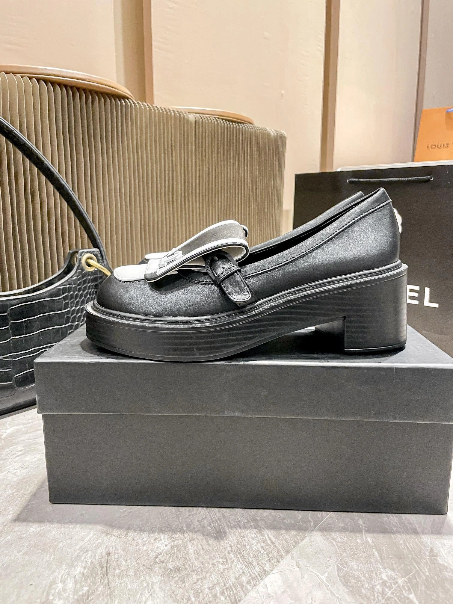 3h1958 G45769B17121NZ435-65C Heel height：5CM item:ET-X234E0789W