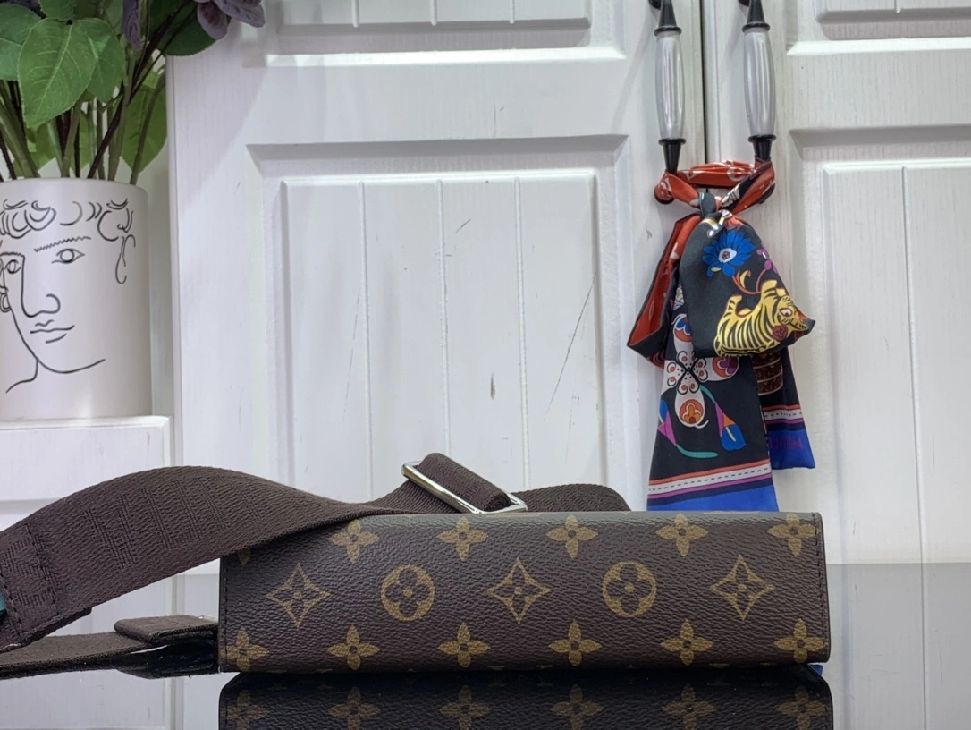 MOMO--8V M12814 high quality version Gaston Wearable Wallet cowhide Colormania item:E-B063C0237