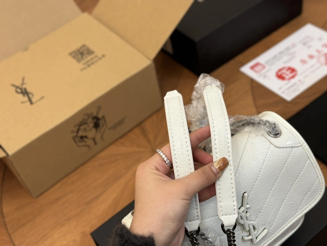 4988940EN049050 item:DT-B264A0178