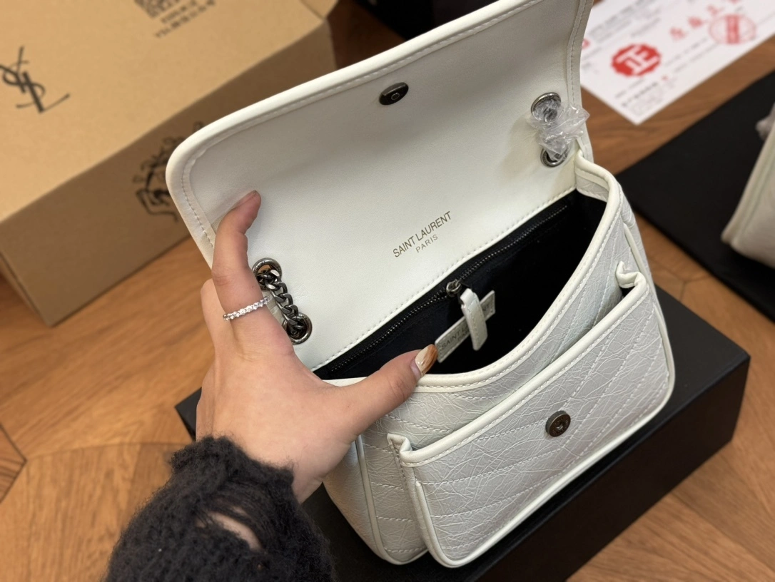 4988940EN049050 item:DT-B264A0178