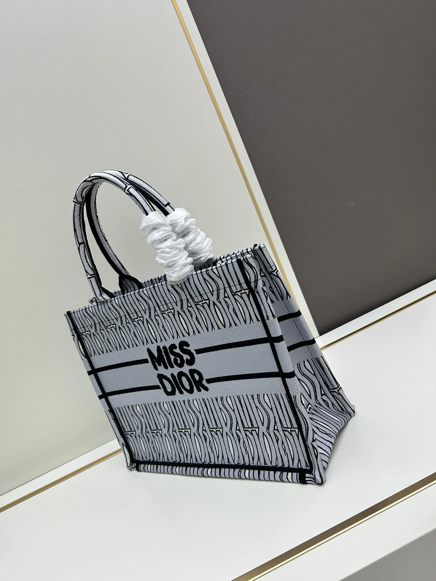 4ior M1296ZEZE-M44W Book Tote item:DT-B225H0156