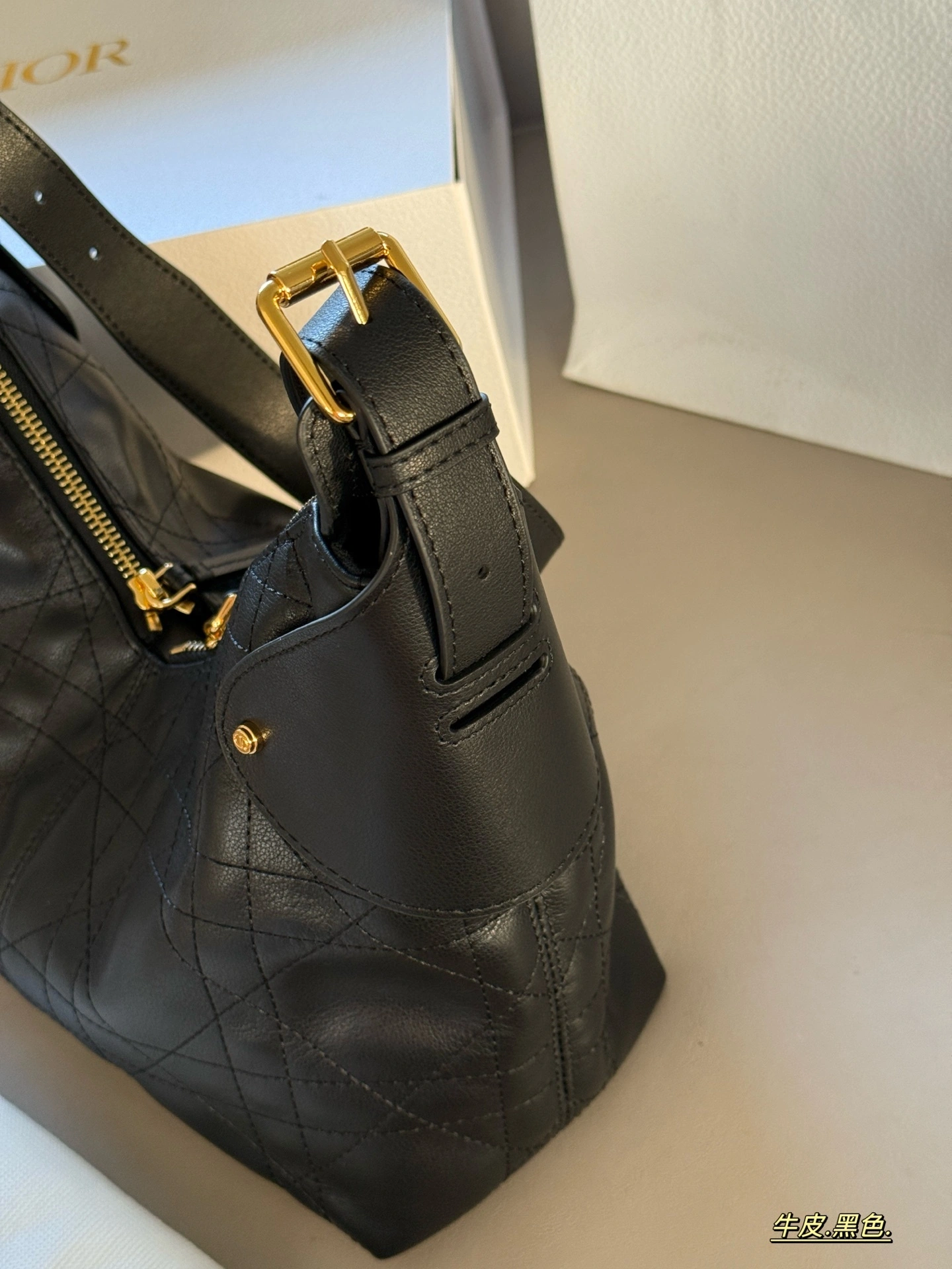 4ior M2846UNUO-M900 cowhide Voyage item:ET-B264I2419