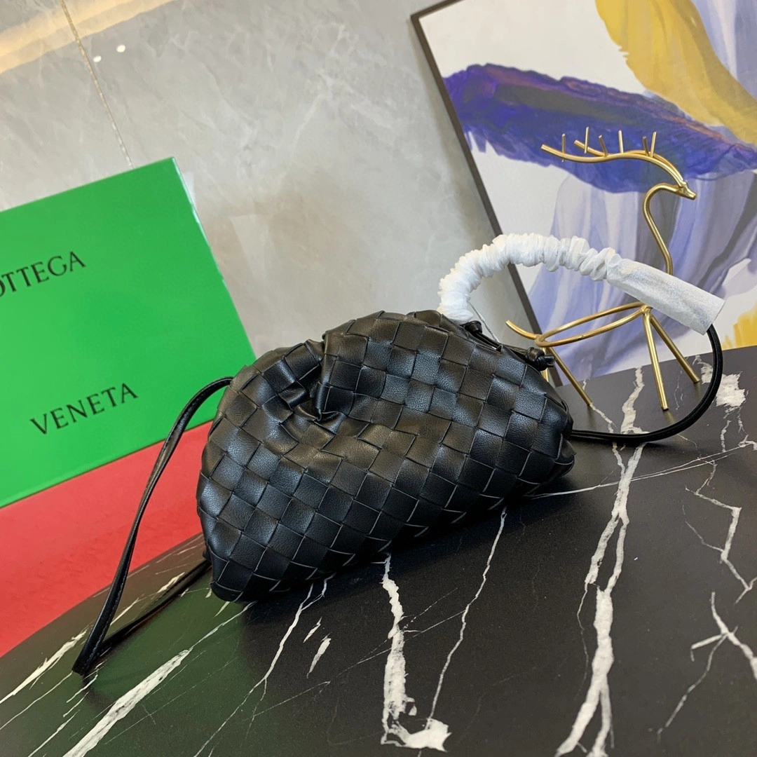 585852-VCPP1-8803 sheephide The pouch item : BT-B225D0703W