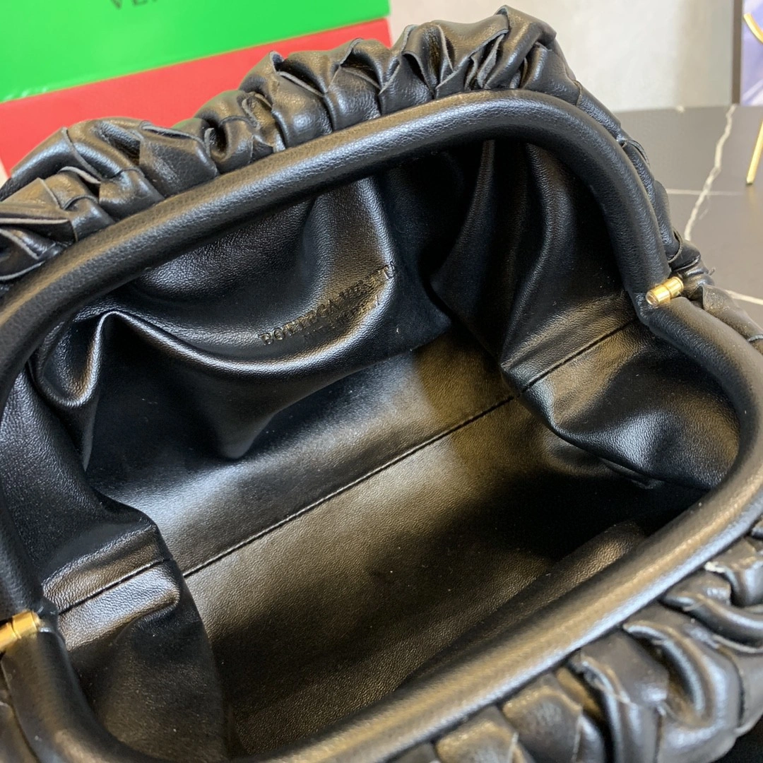 585852-VCPP1-8803 sheephide The pouch item : BT-B225D0703W