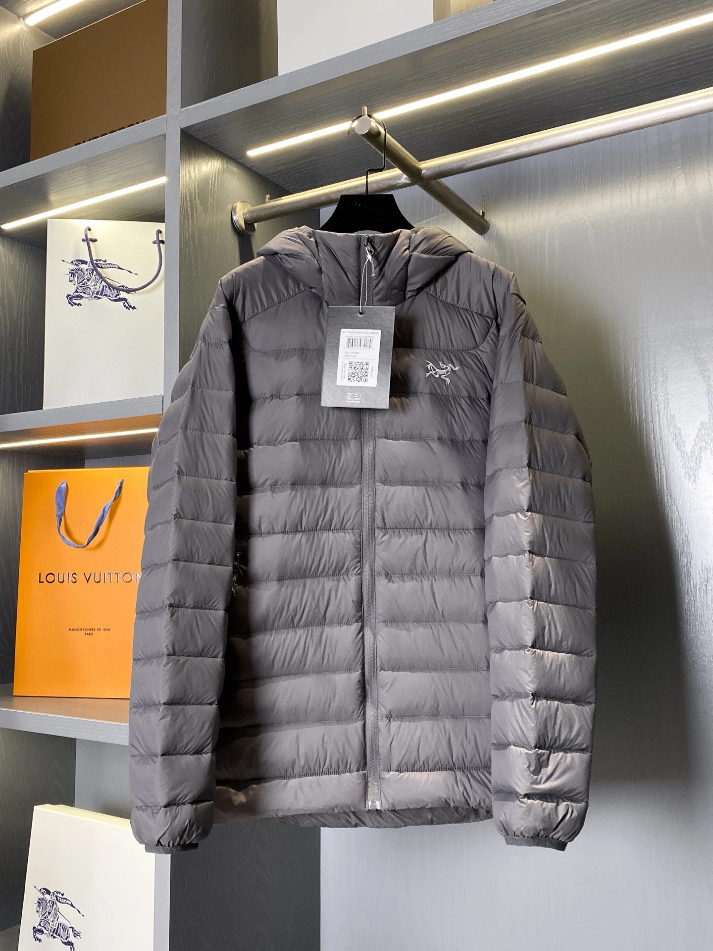 Bald Eagle-- 1r3t5ryx Down jacket embroidery nylon 90%白 90%white duck down 2colour item:E-F360K1962-2