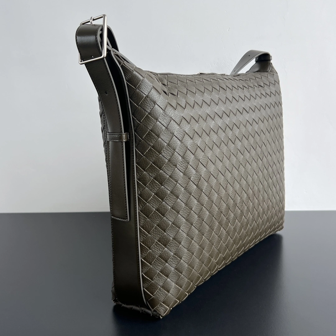 MOMO-- V595t1 806974V4TD13386 high quality version Traveller Hobo Calfskin item:E-B664G1777