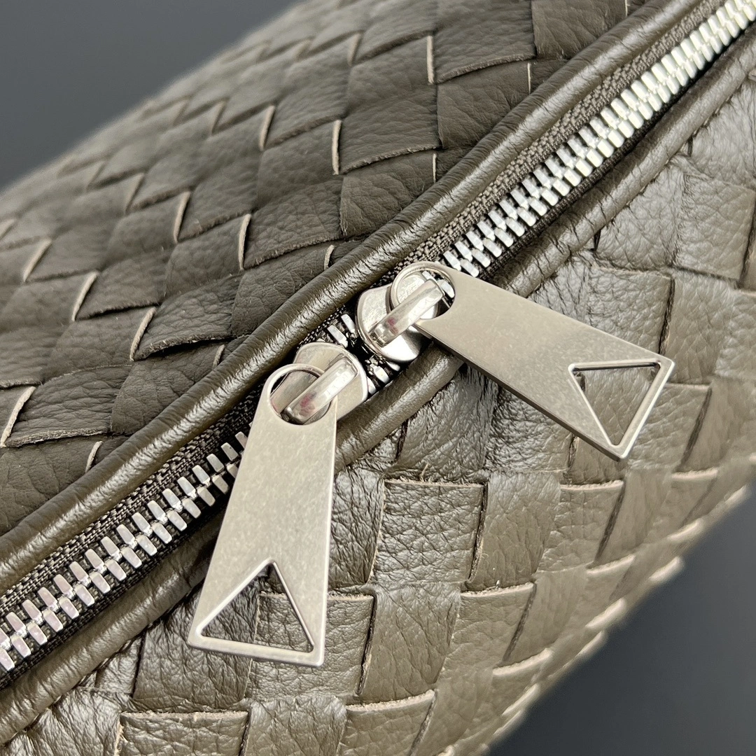 MOMO-- V595t1 806974V4TD13386 high quality version Traveller Hobo Calfskin item:E-B664G1777
