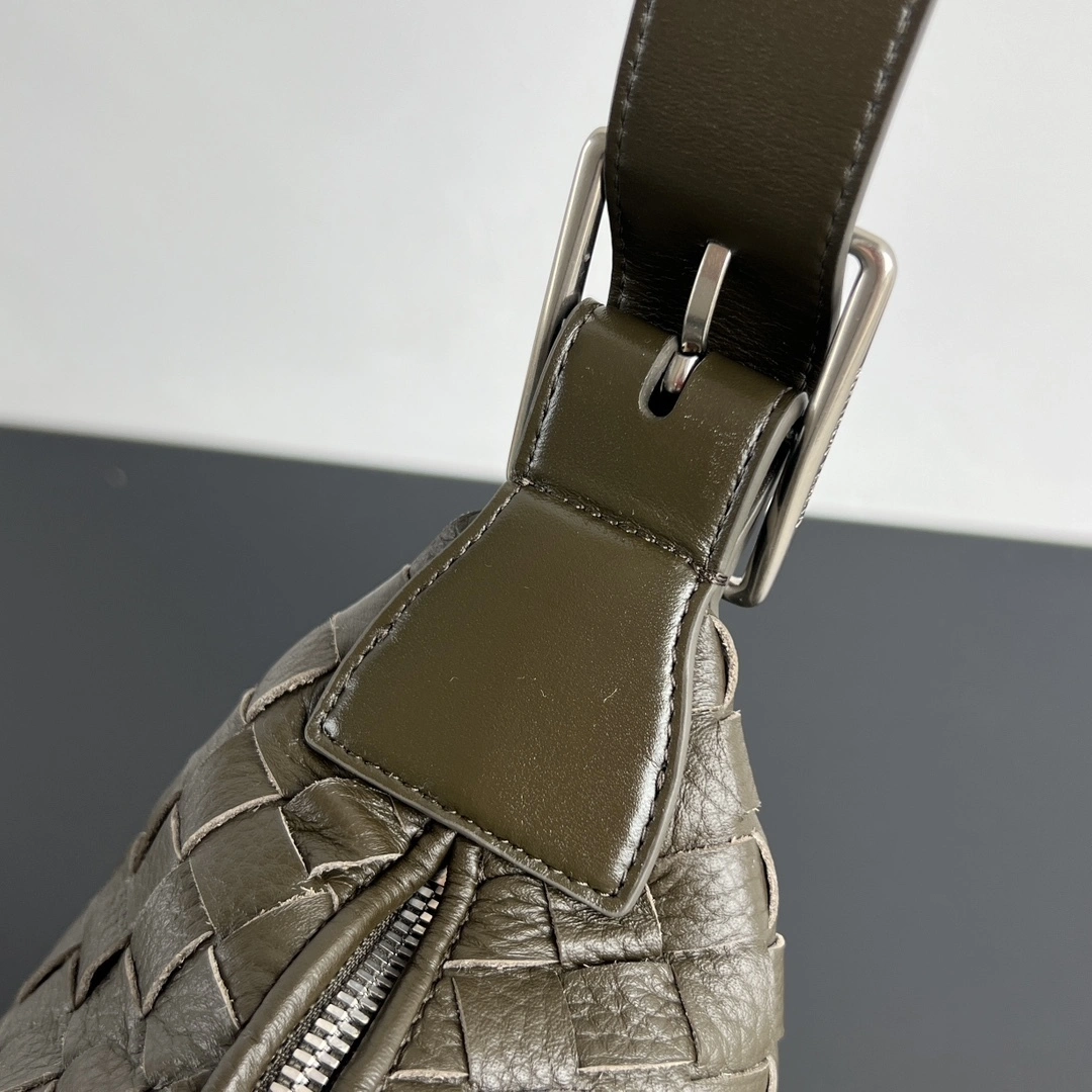 MOMO-- V595t1 806974V4TD13386 high quality version Traveller Hobo Calfskin item:E-B664G1777