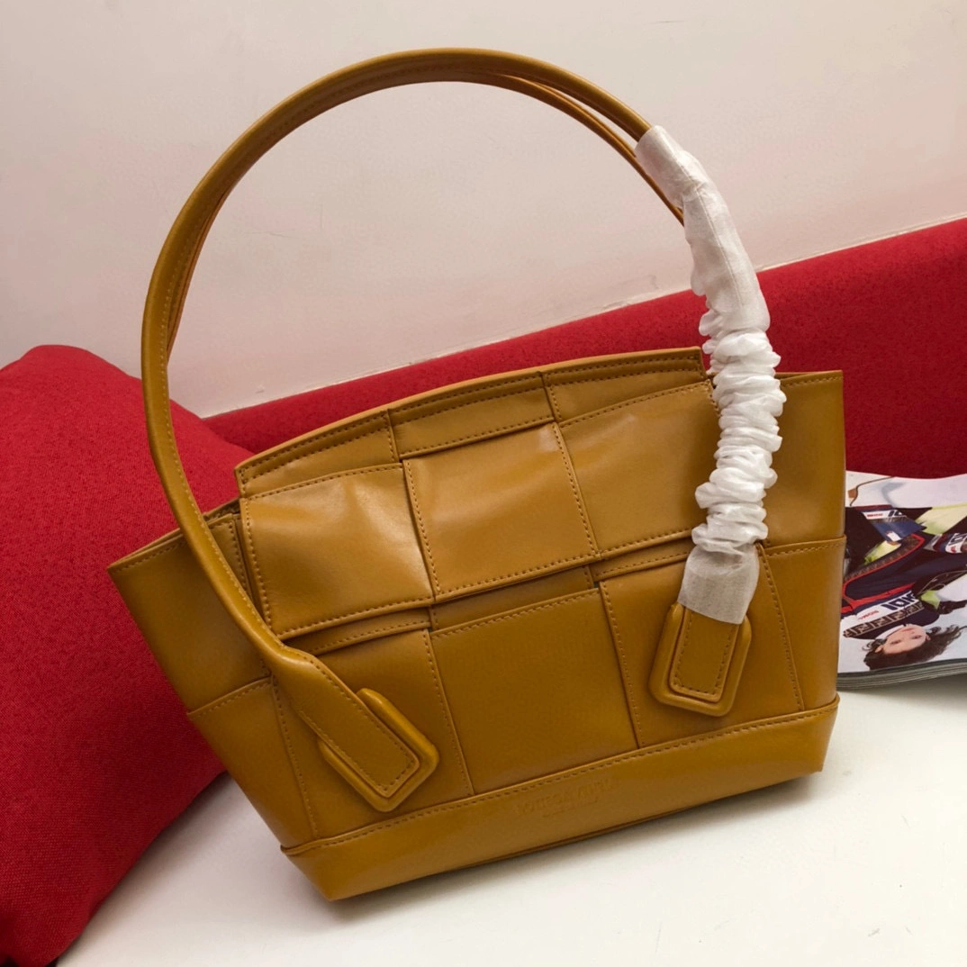 618464VCQ717679 Calf leather item:B-B202B0416